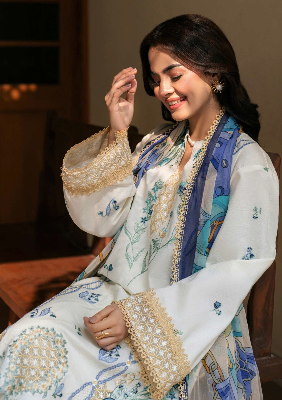 Lawn - Roheenaz - Aashiyana - Luxury 25 - RAL#01-A - Zoya