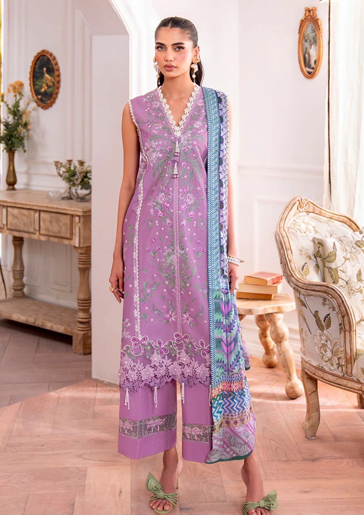 Winter - Roheenaz - Aezel - Embroidered Cambric - RC25#04 A - Laila