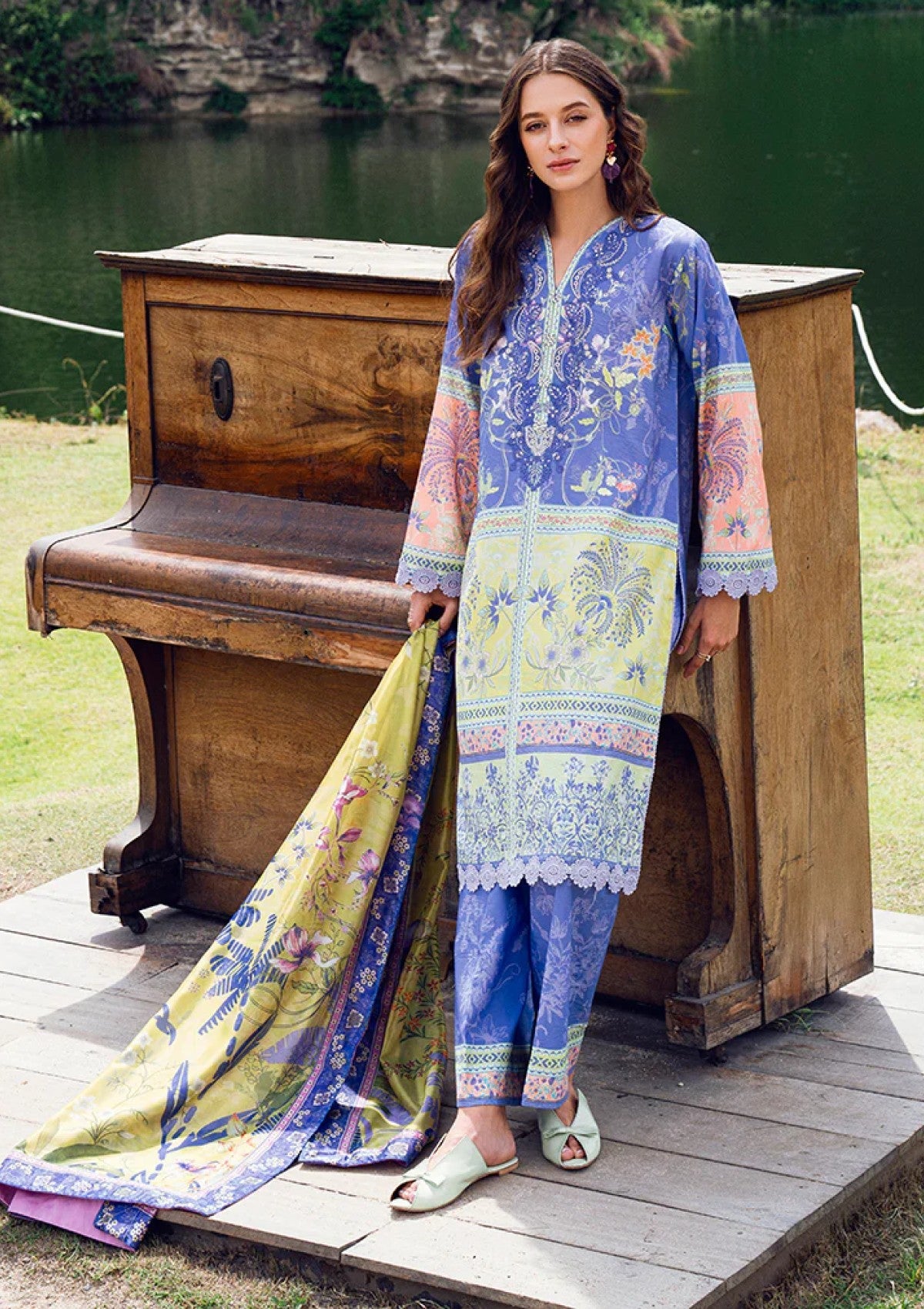 Lawn - Roheenaz - Garden Veil - Printed 25 - RGV#08-A - Inky Bloom