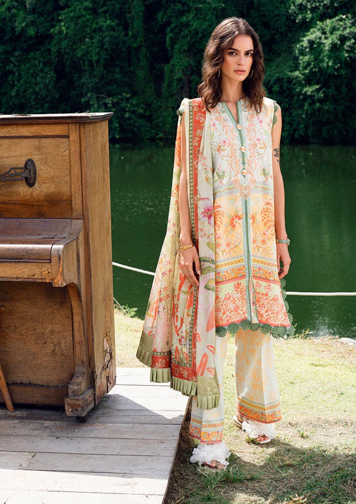 Lawn - Roheenaz - Garden Veil - Printed 25 - RGV#08-B - Gold Riddle