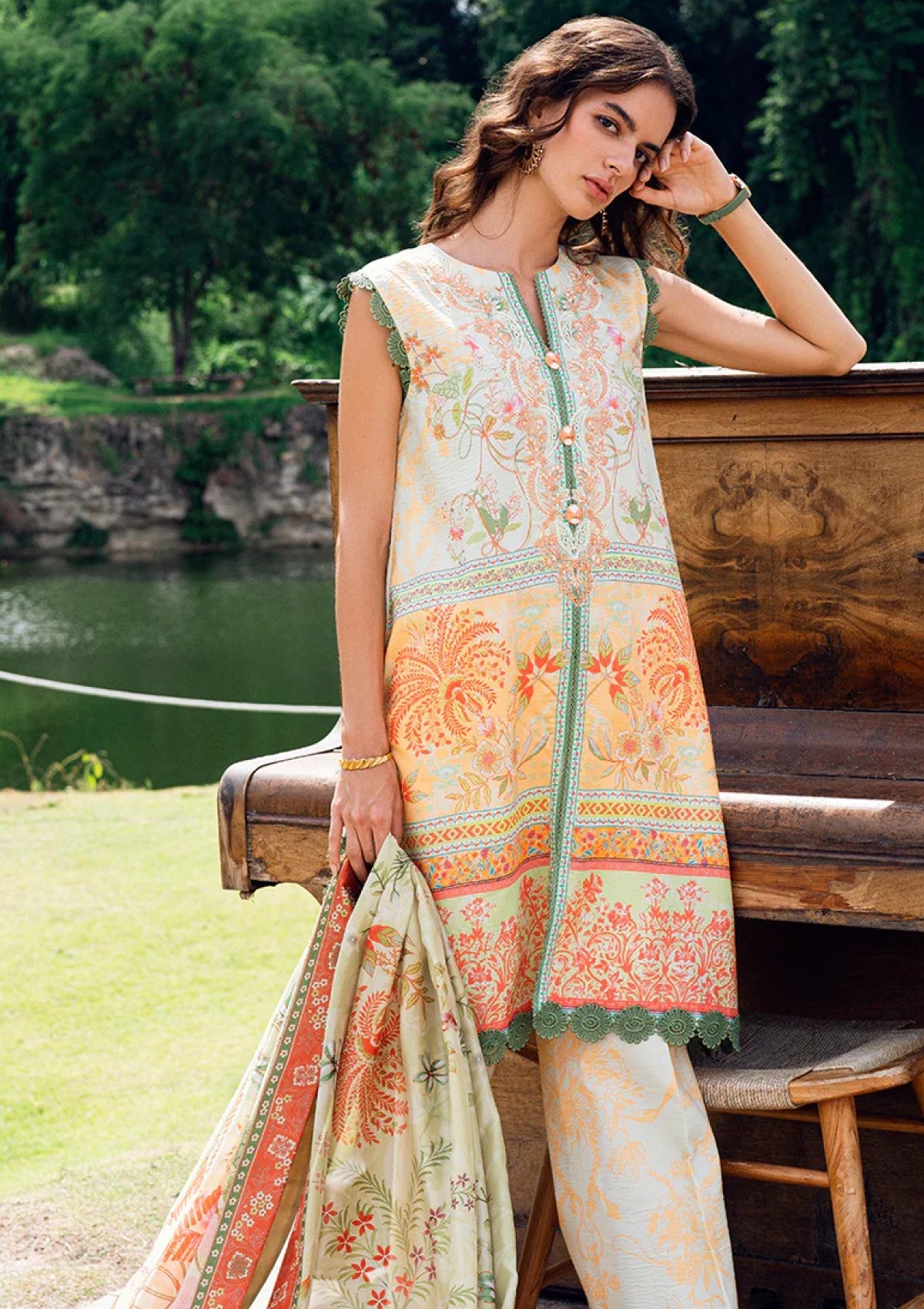 Lawn - Roheenaz - Garden Veil - Printed 25 - RGV#08-B - Gold Riddle