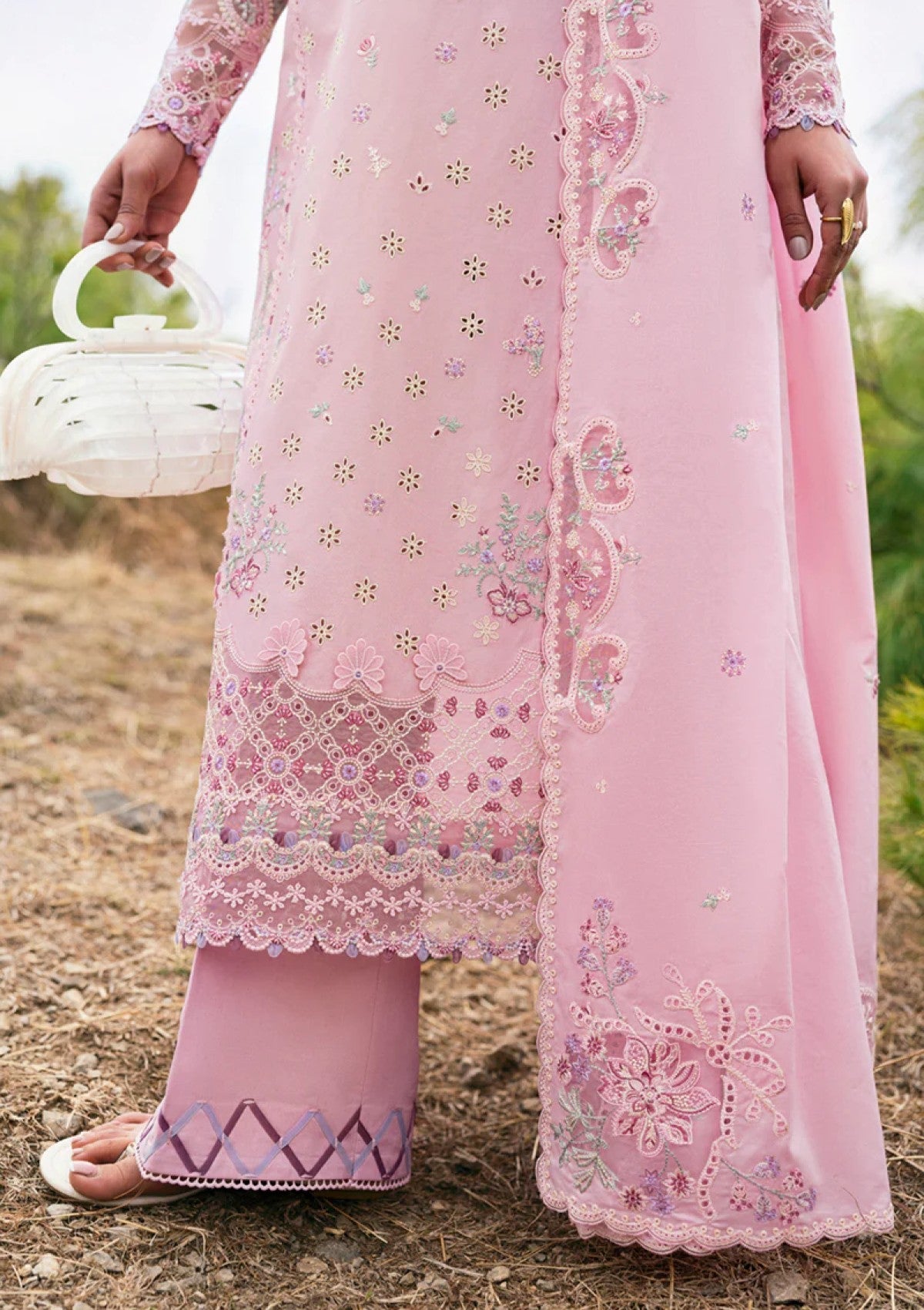 Lawn - Qalamkar - Qlinekari 25 - DC#02 - Freja