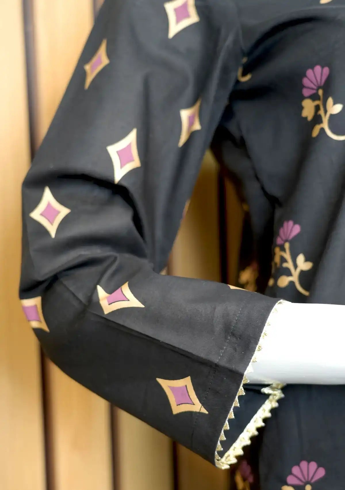 Winter Collection - Madiha Jahangir - Gulmira - Cambric - 2 pcs - D#04 - Official Madiha Jahangir - Agha Fabrics UK