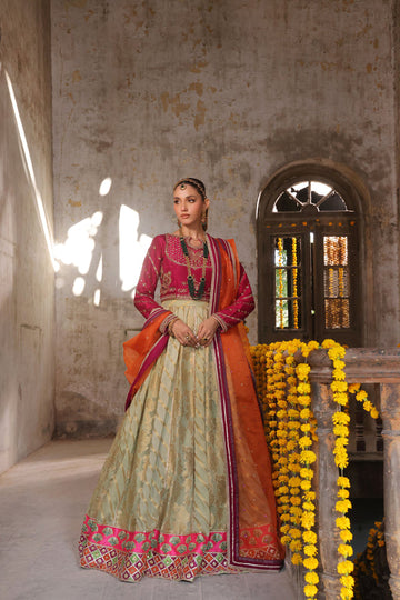 Wahaj M Khan | Banno Formals | Mahnoor Bano Magenta Tri- Set