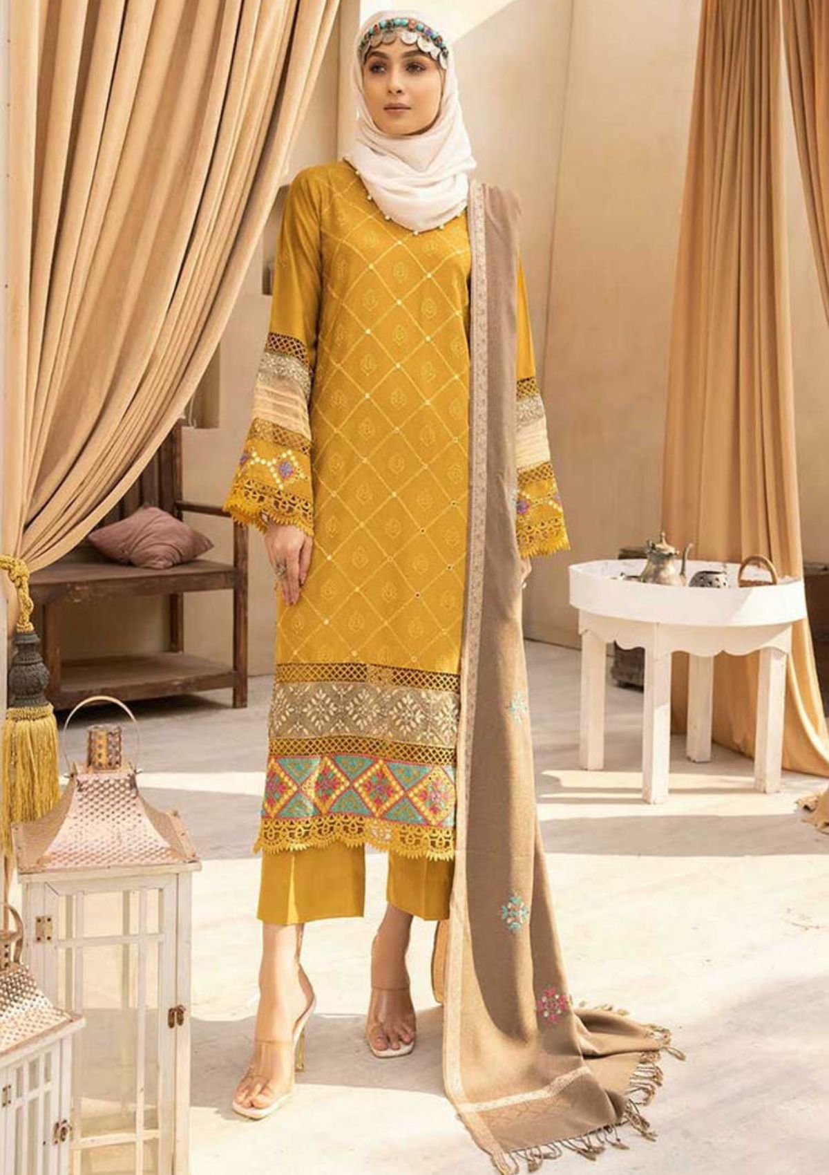 Winter Collection - Dua - Gul e Zarki - Camellia - Wool - D#06