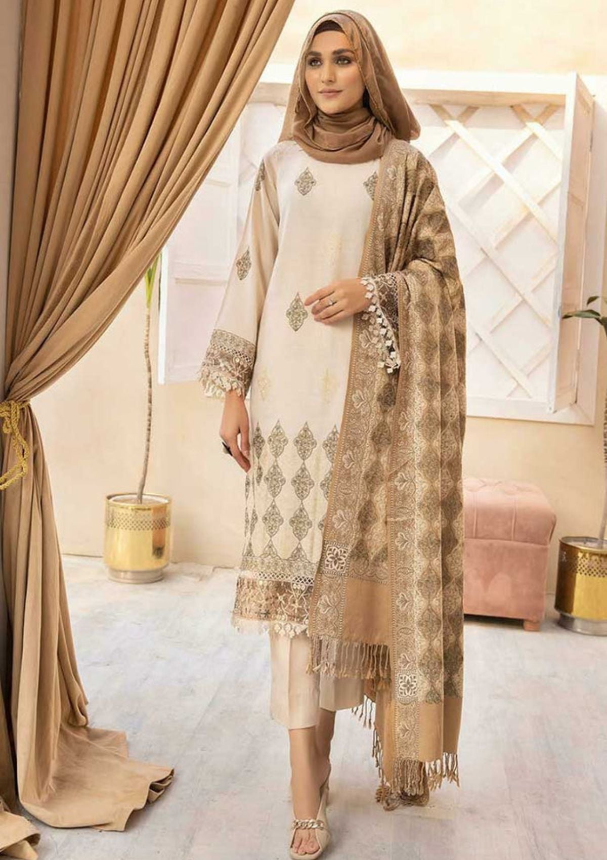 Winter Collection - Dua - Gul e Zarki - Camellia - Wool - D#08