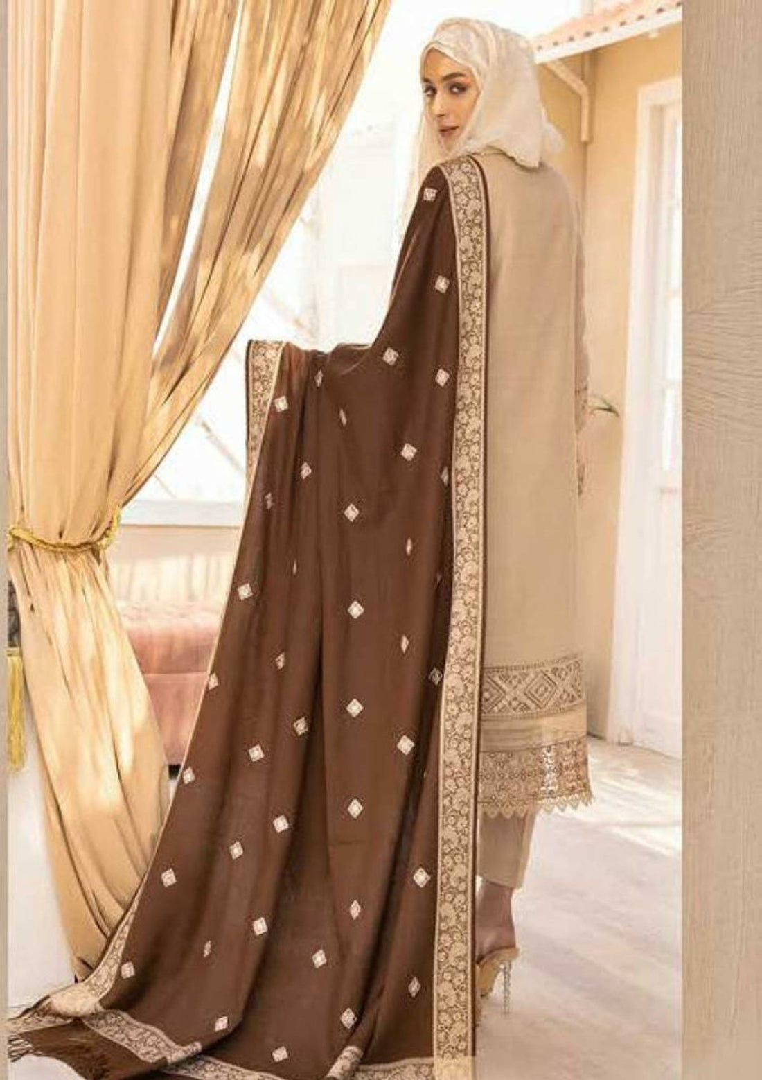 Winter Collection - Dua - Gul e Zarki - Camellia - Wool - D#09