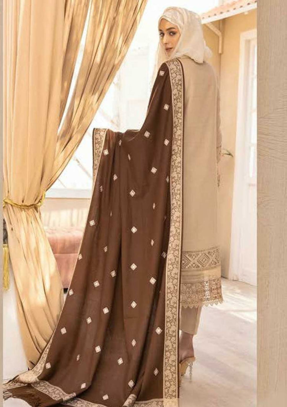 Winter Collection - Dua - Gul e Zarki - Camellia - Wool - D#09