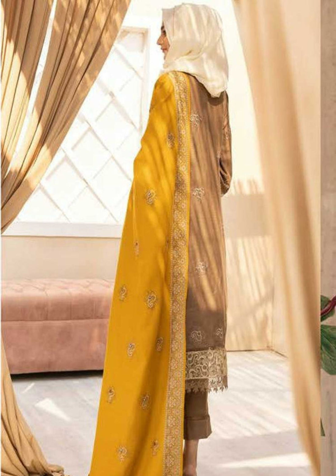 Winter Collection - Dua - Gul e Zarki - Camellia - Wool - D#13