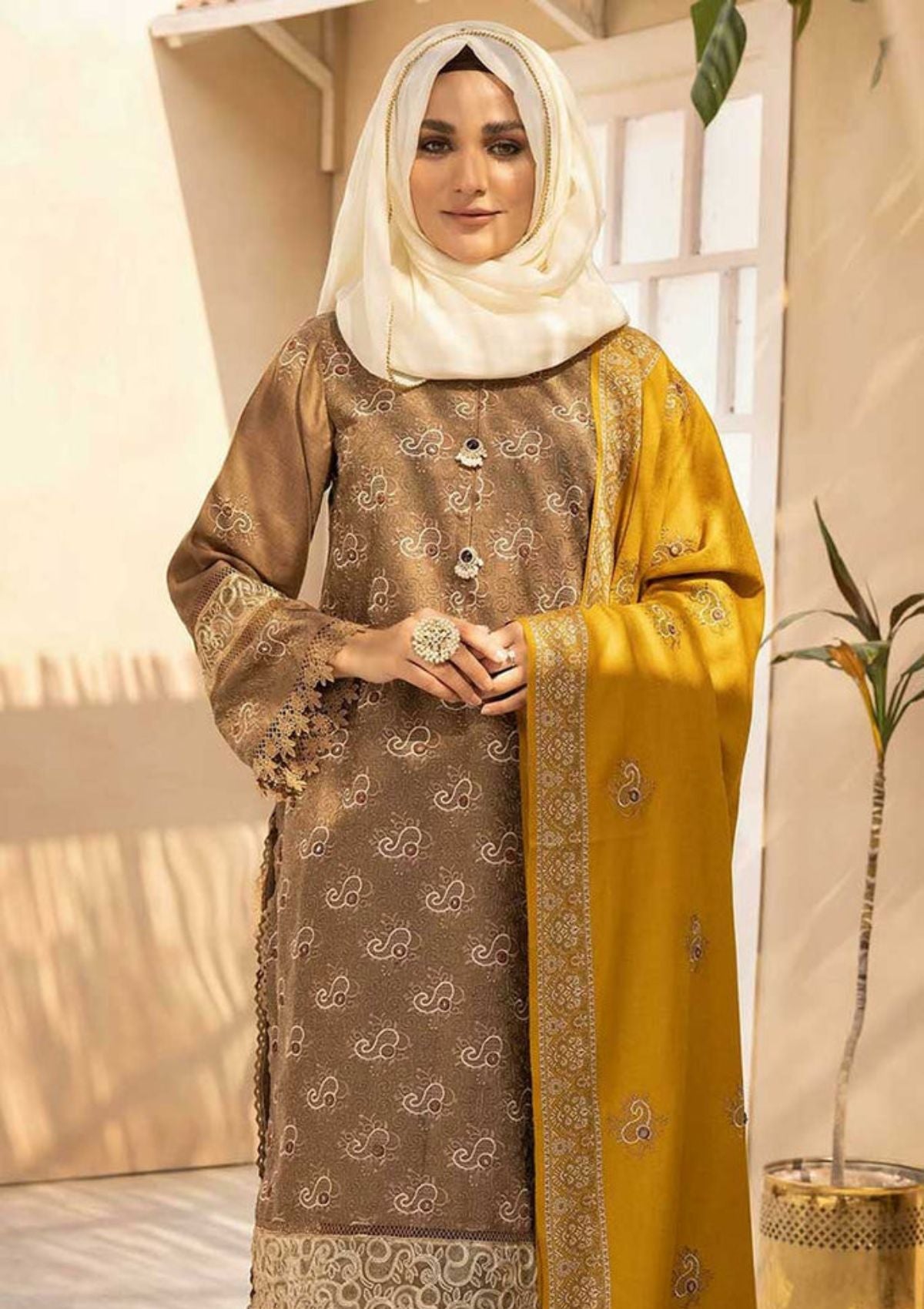 Winter Collection - Dua - Gul e Zarki - Camellia - Wool - D#13