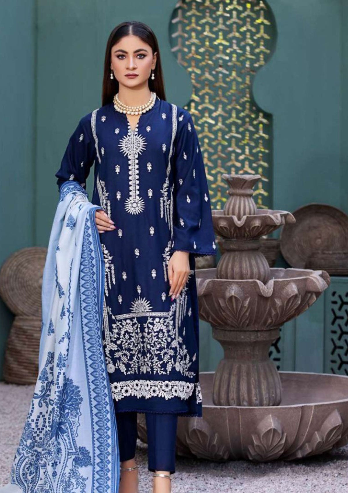 Winter Collection - Noor Jahan - Crimson - D#03
