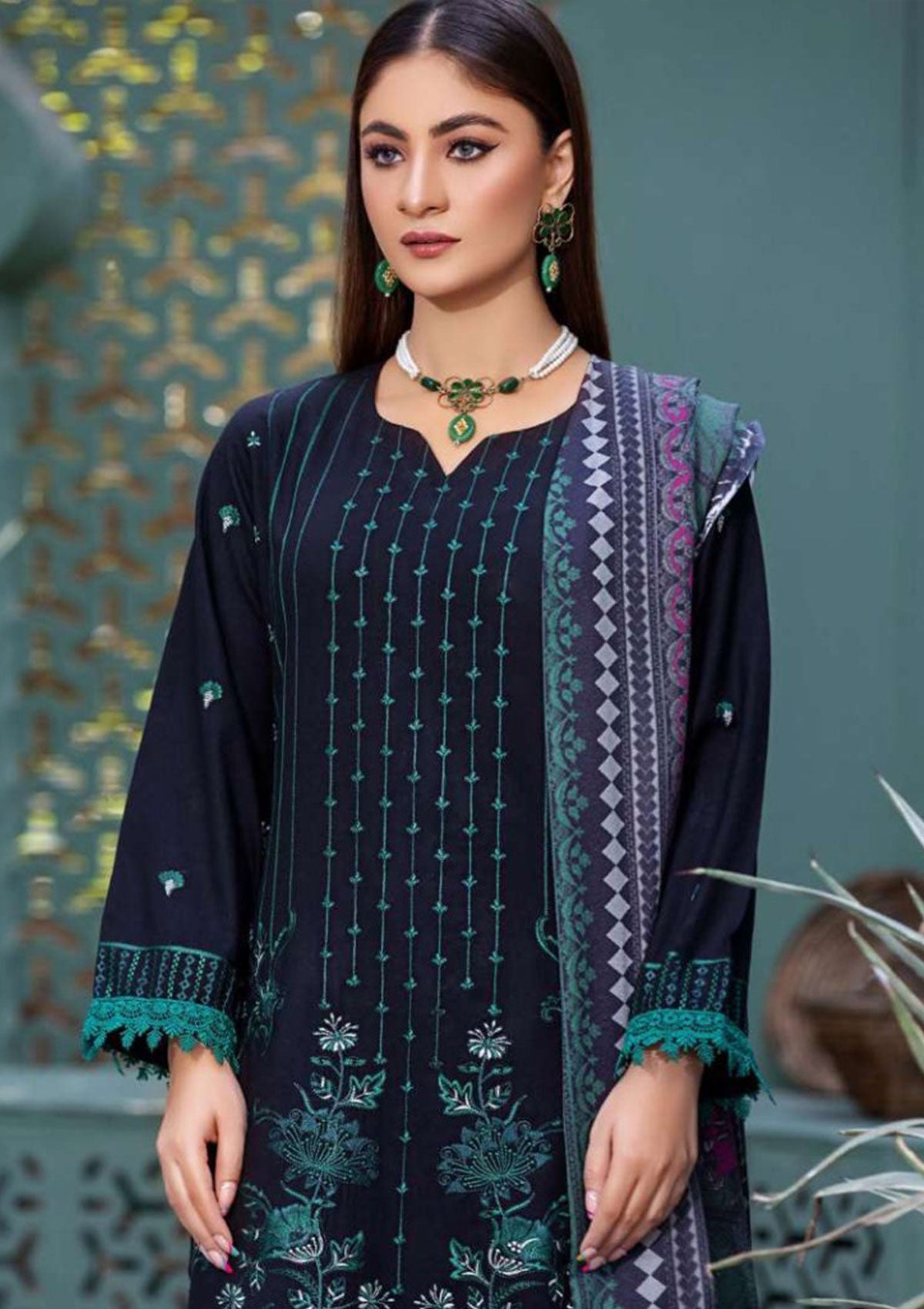 Winter Collection - Noor Jahan - Crimson - D#05