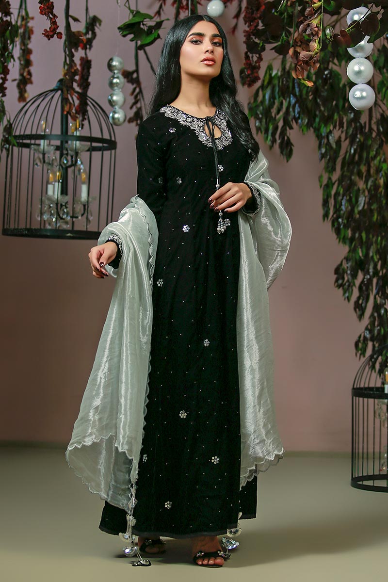 Ansab Jahangir | Bow Velvet Edit | GARDEN OF JEWELS