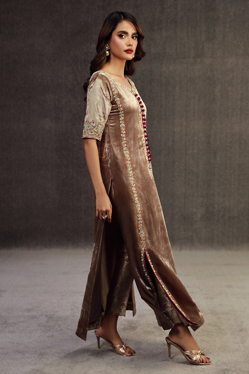 Fatima Khan | Anan Velvet Edit | Naira - Official Fatima Khan - Agha Fabrics UK