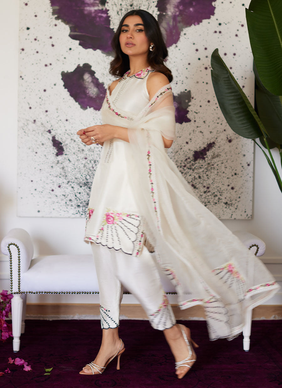 Farah Talib Aziz | Luna Eid Collection 24 | GENEVIVE PEARL WHITE