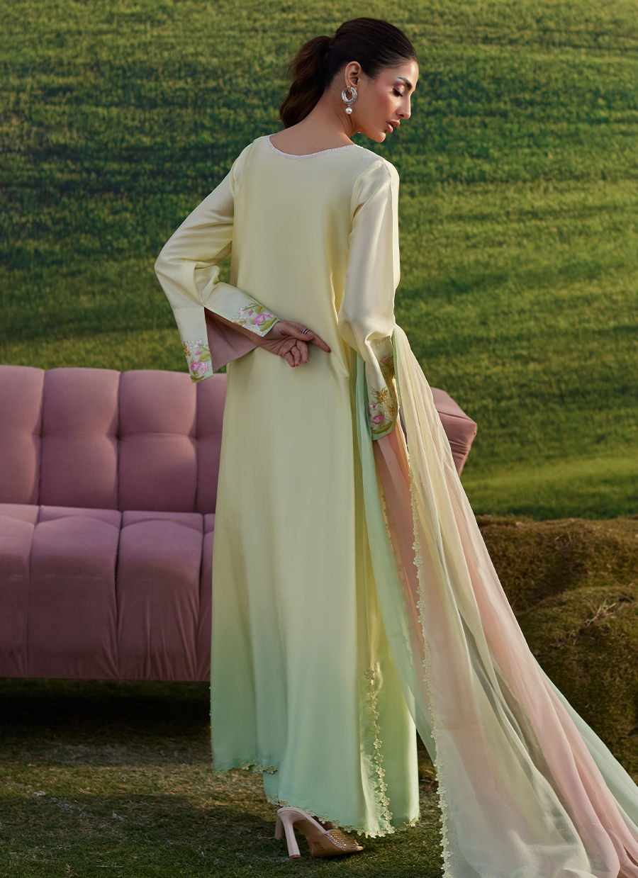 Farah Talib Aziz | Luna Eid 26 | Xeina Shirt And Dupatta