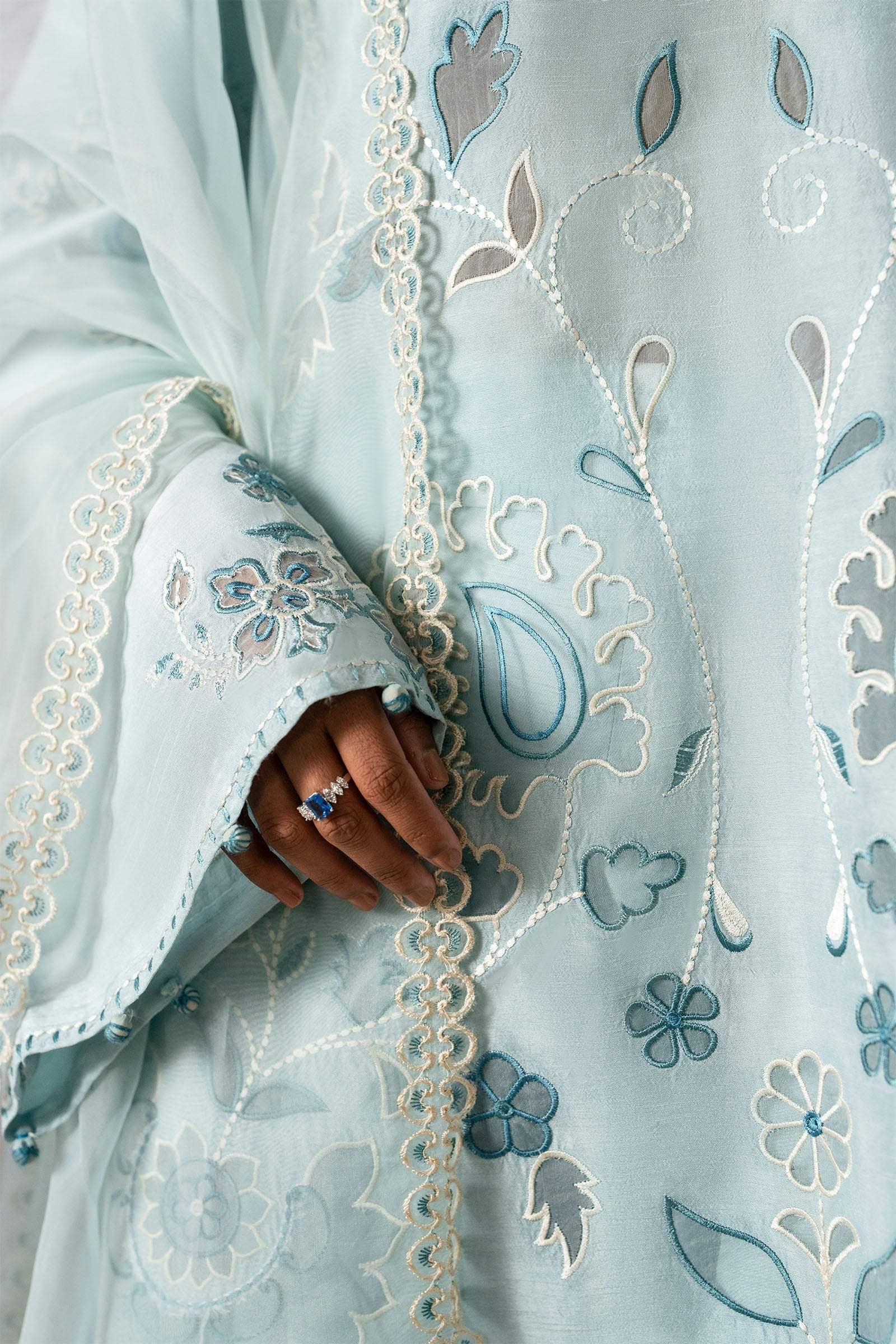 Zaha | Serae Pret | AVELINE