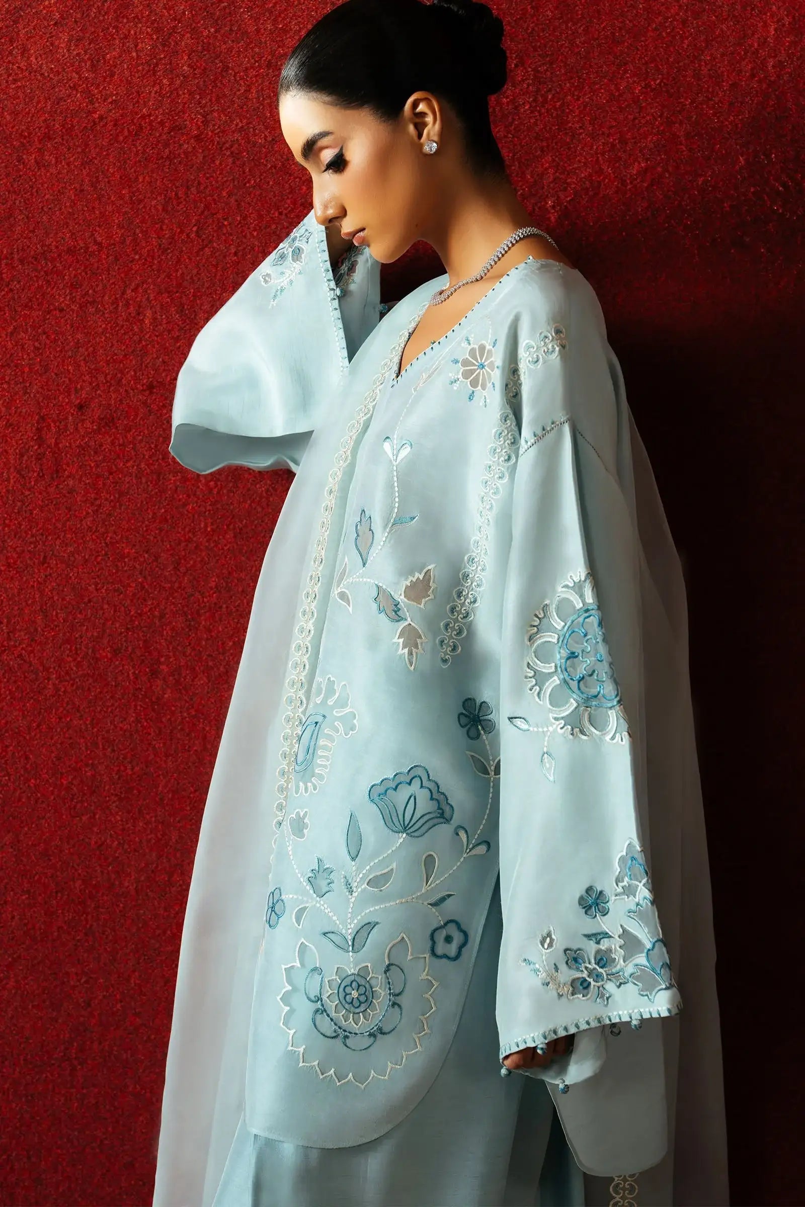 Zaha | Serae Pret | AVELINE