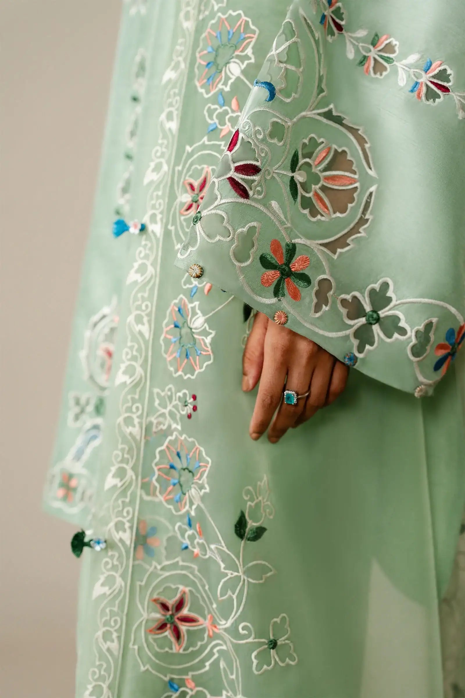 Zaha | Serae Pret | CAELINA