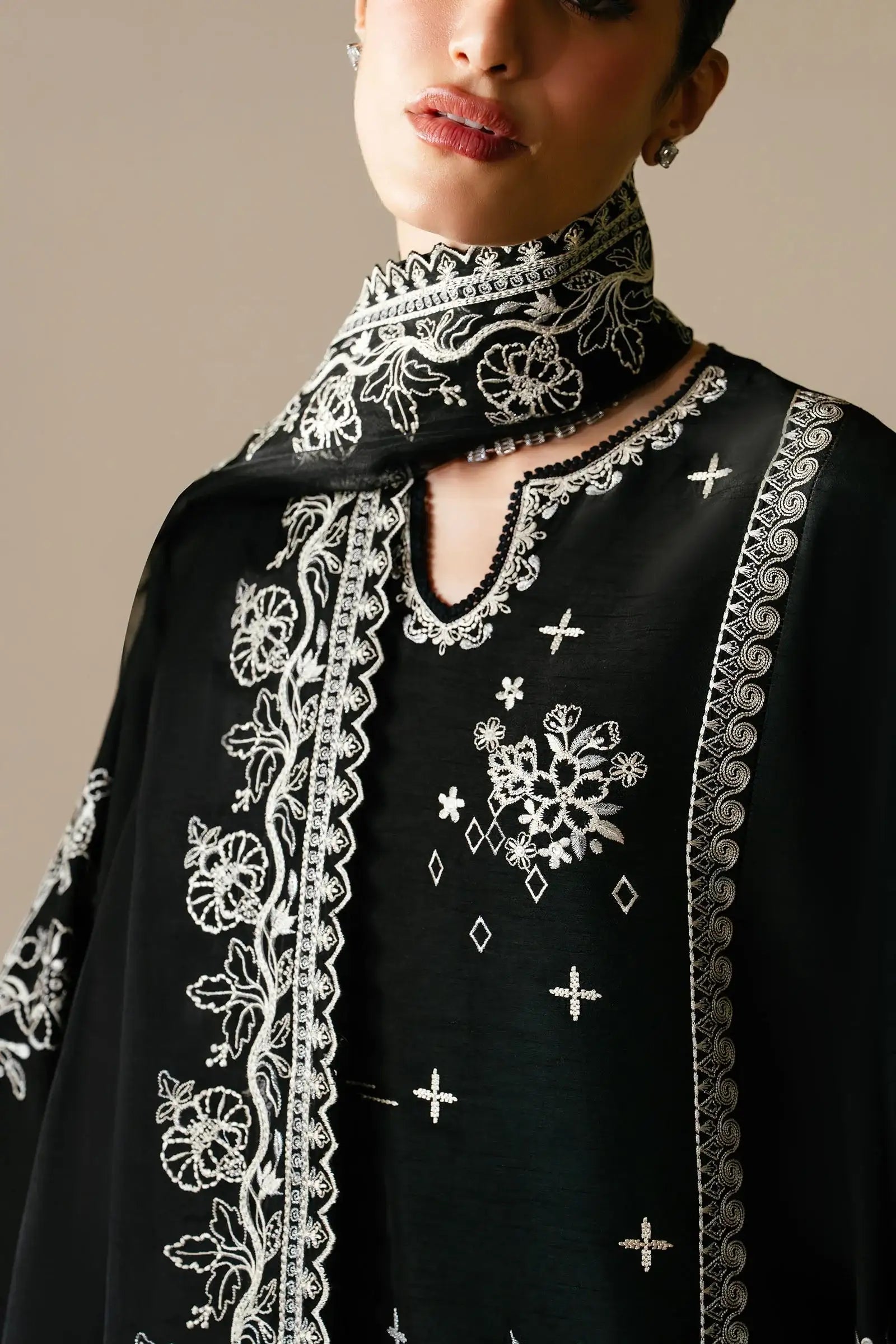 Zaha | Serae Pret |  NOCTIS