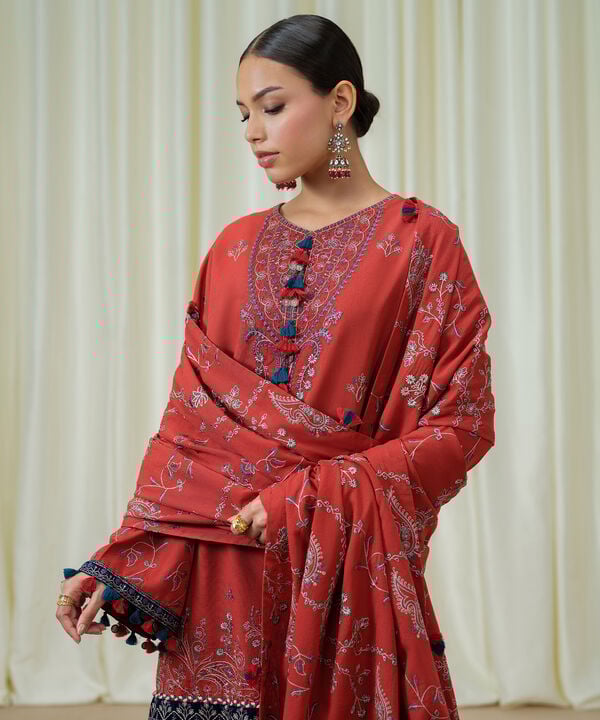 Sapphire | Fall Winter 25 | 3 Piece - Embroidered Cotton Karandi Suit 03PESD25V82B
