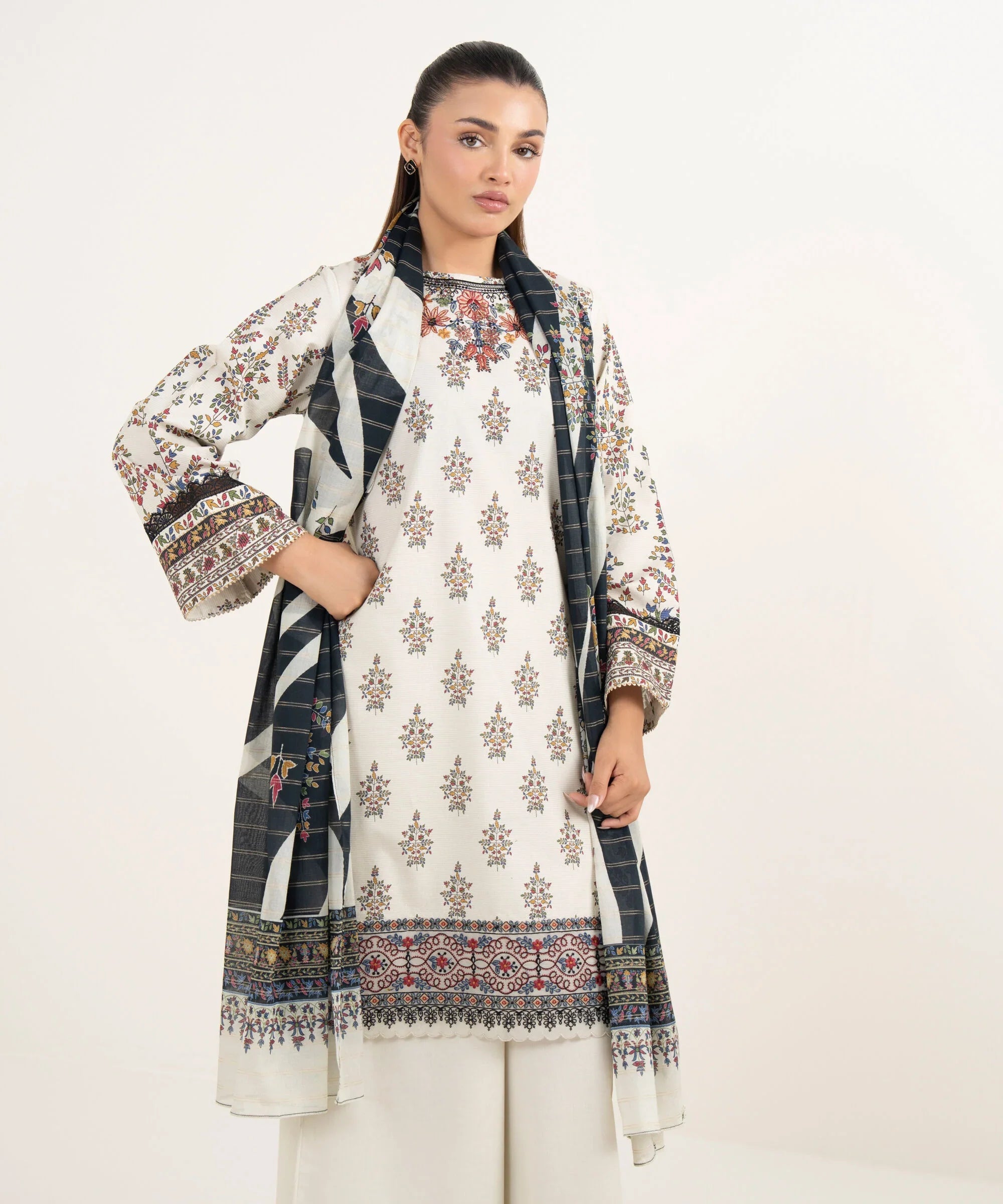 Sapphire | Fall Winter 25 | 3 Piece - Embroidered Cotton Suit 0PESG25V538B
