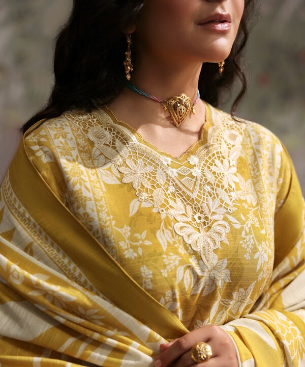 Sapphire | Fall Winter 25 | 3 Piece - Embroidered Light Khaddar Suit 0U3PEDY25V81