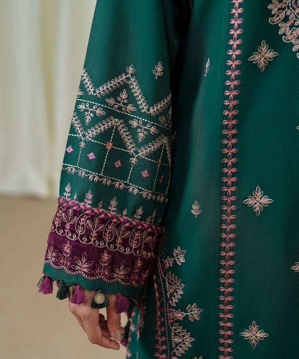 Sapphire | Fall Winter 25 | 3 Piece - Embroidered Cotton Karandi Suit 0U3PESD25V81