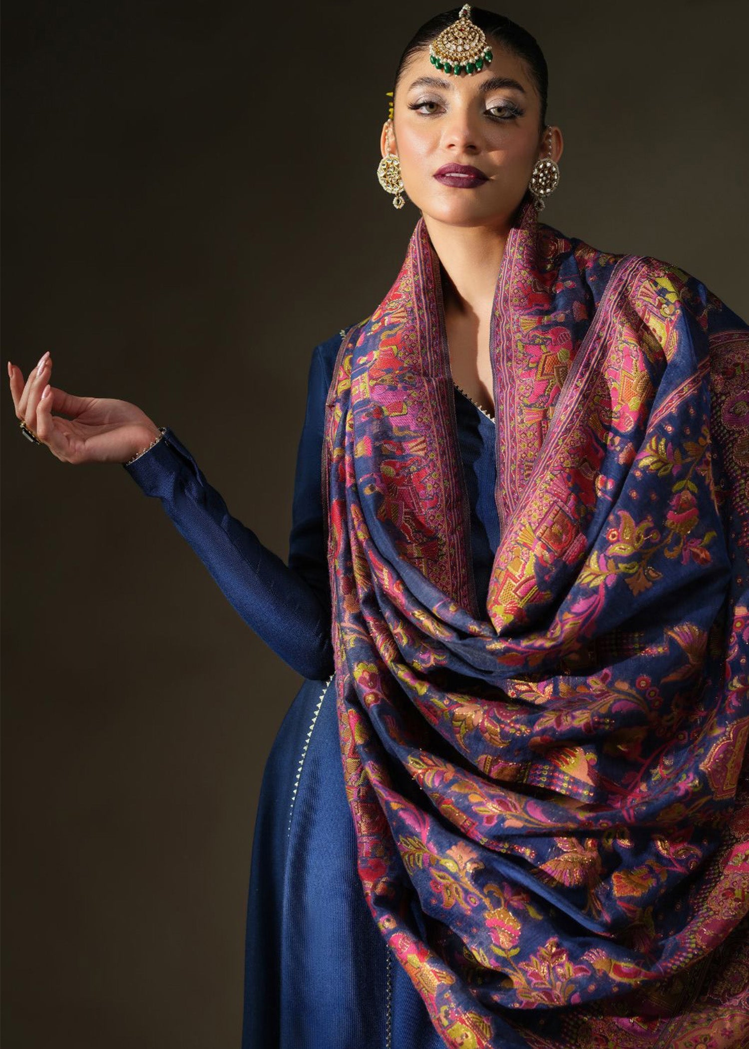 Mahum Asad | Khaani Formals | Mughal Shawl
