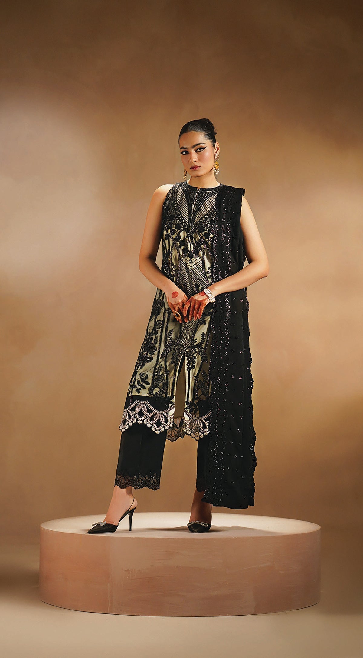 Myeesha | Nayab Formals | Siyaah