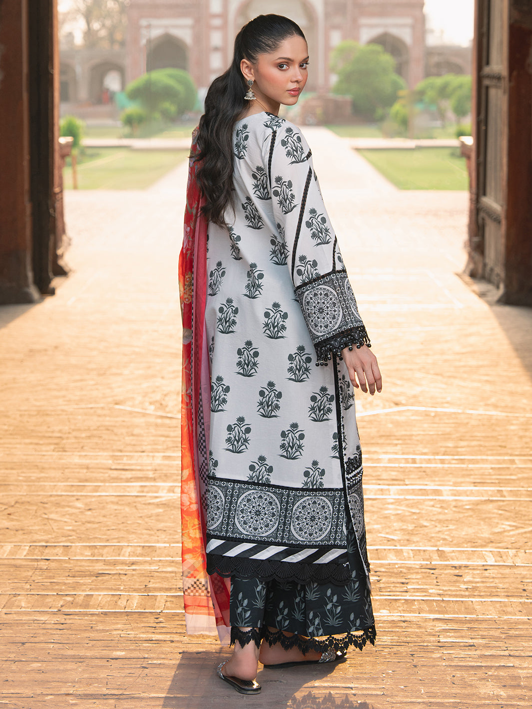 Bin Ilyas | Naqsh Naaz Luxury Lawn 25 | 2082 - A - Official Bin Ilyas - Agha Fabrics UK