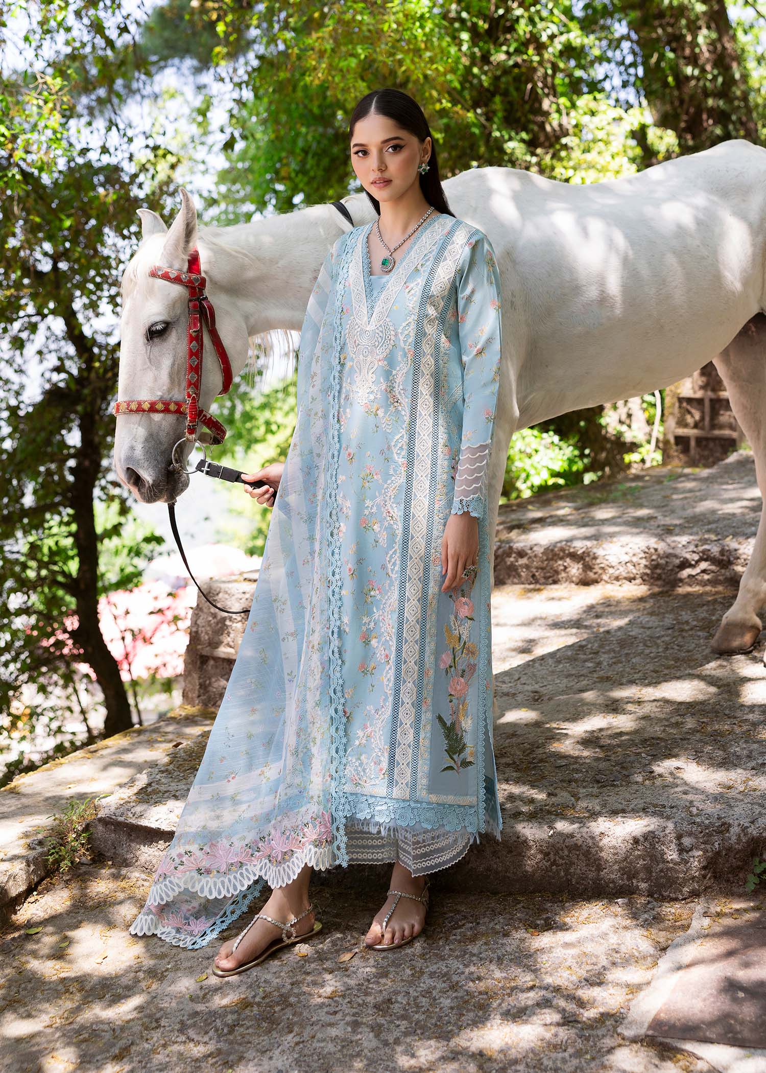 Saira Shakira | Bloom Lawn 25 | SWEET OPEL 8-B