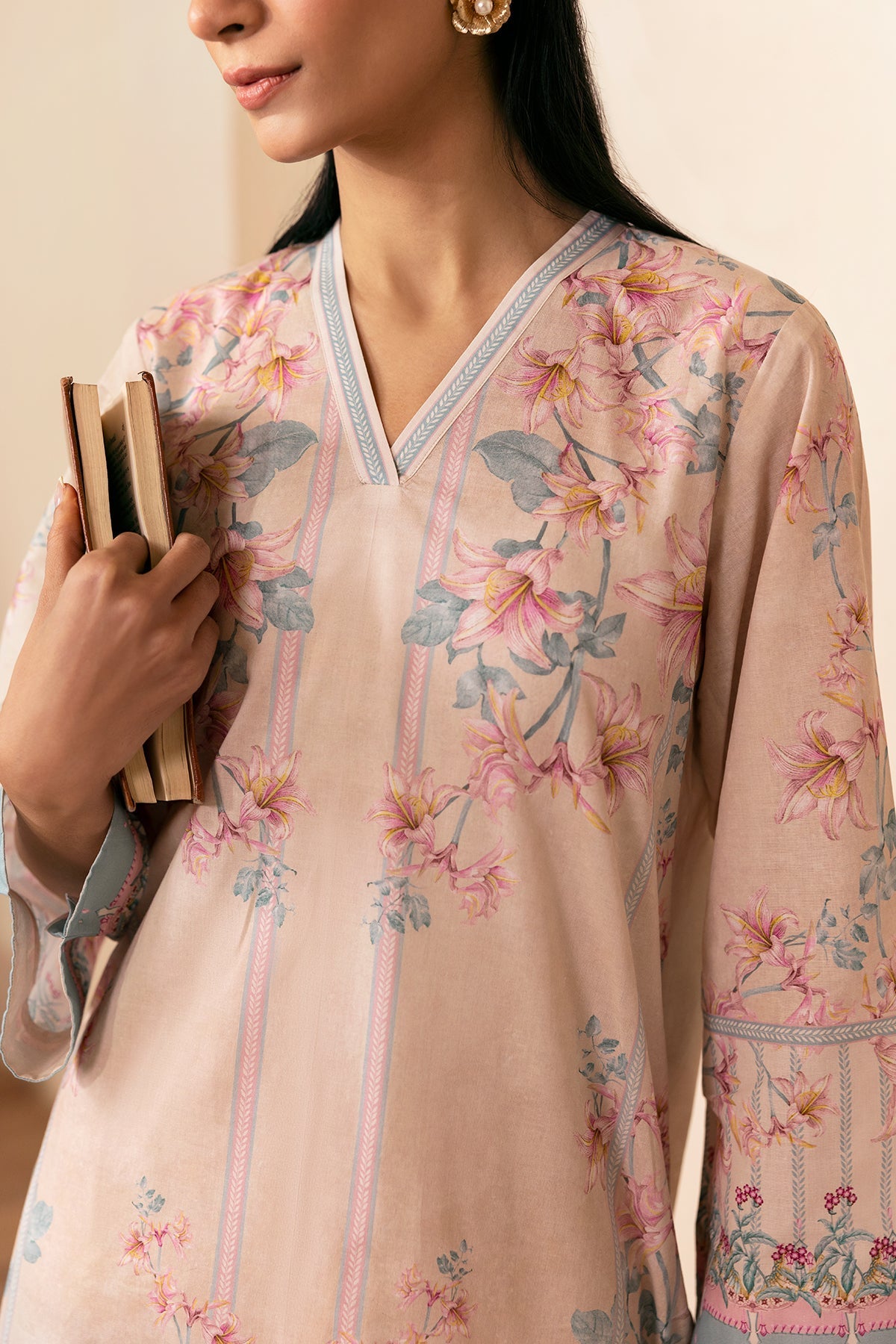 Sahar | Selene 25 | Ivory Blossom