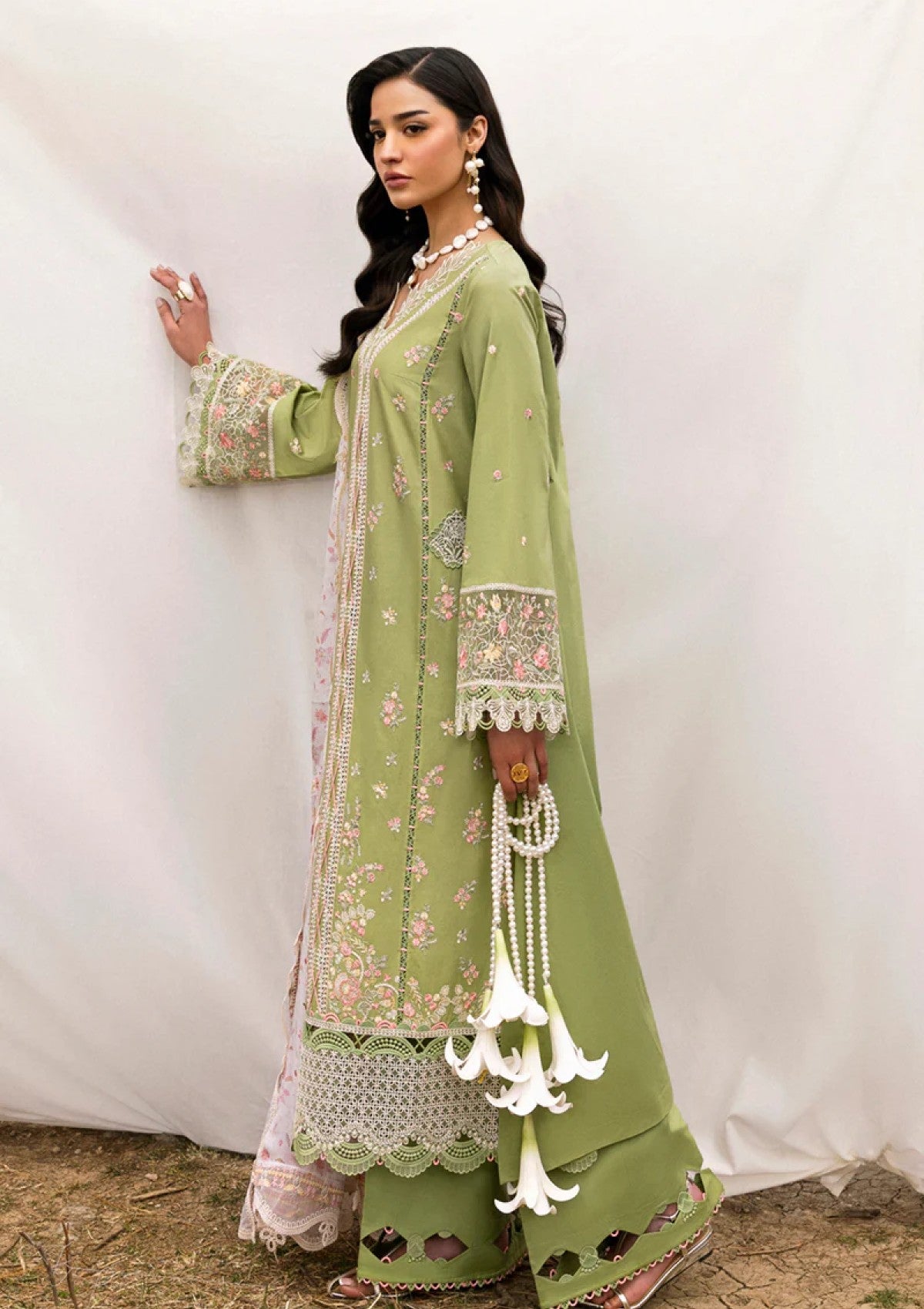 Lawn - Qalamkar - Qlinekari 25 - DC#01 - Lovisa