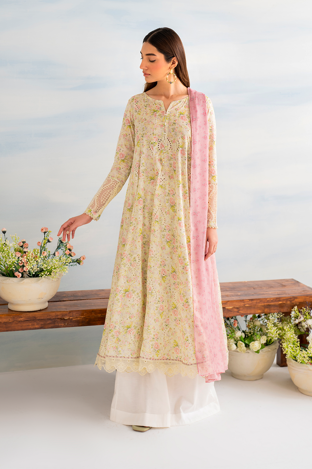 Iznik | Guzel lawn 24 | IGL-07 - Official Iznik - Agha Fabrics UK