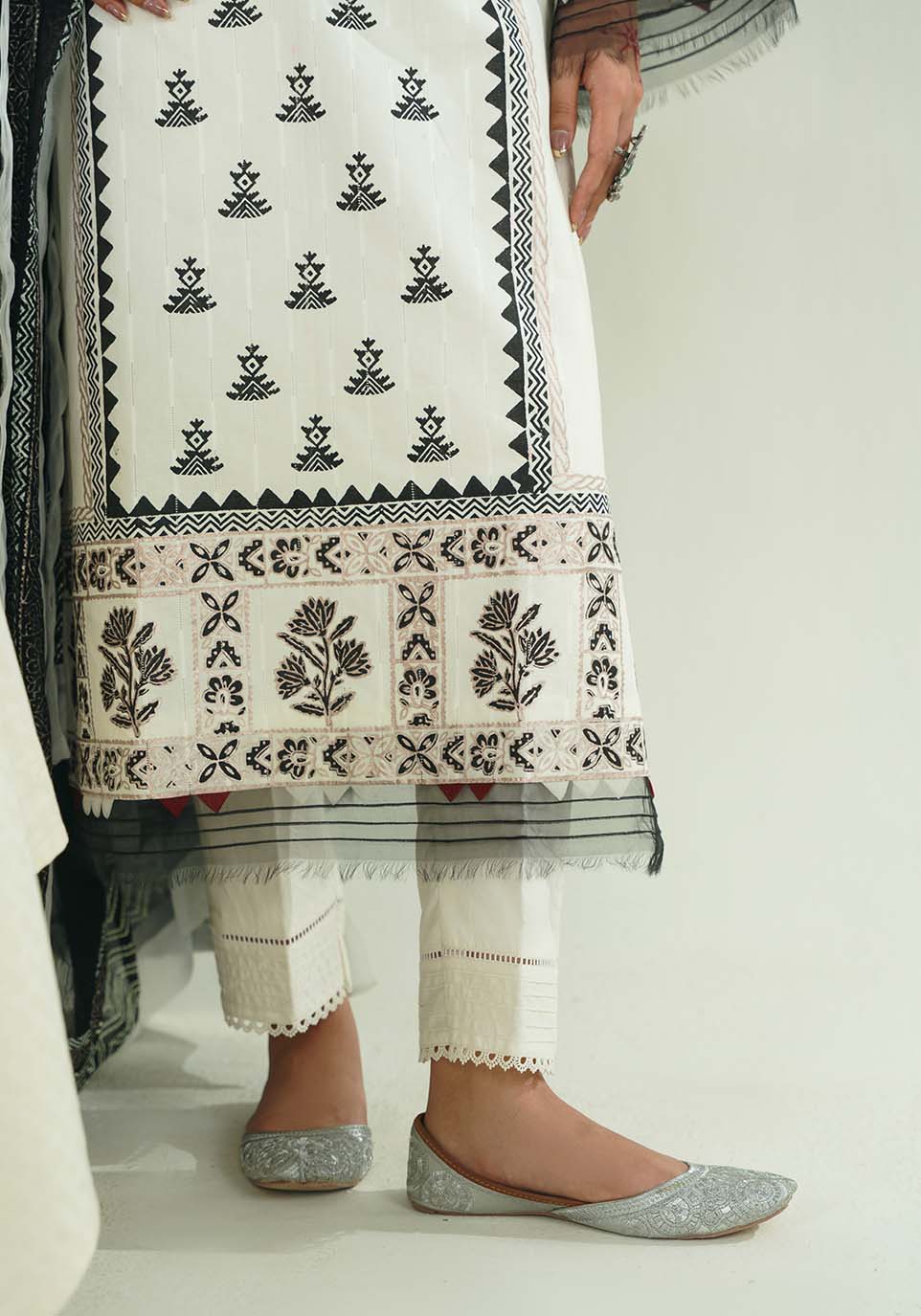 Zarqash | Nazakat Ready to Wear | NOOR-E-SIYAH