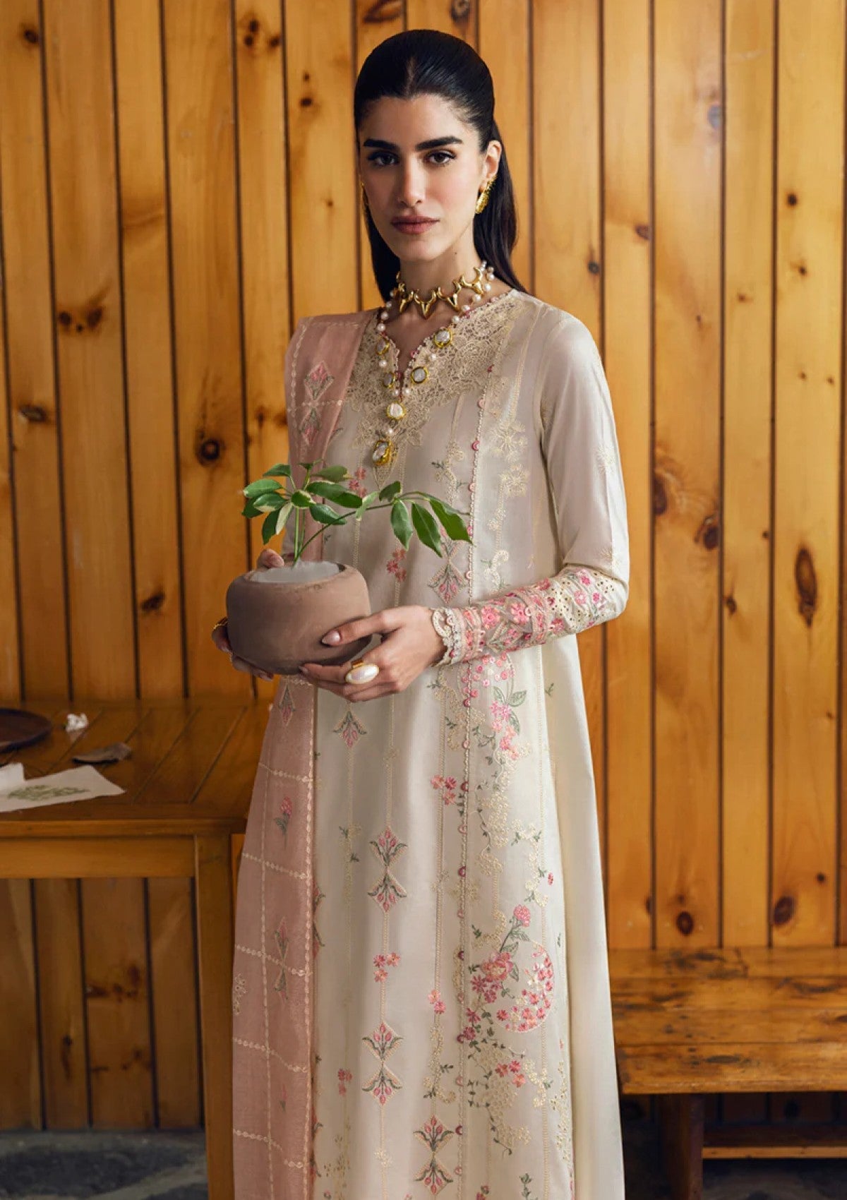 Lawn - Qalamkar - Qlinekari 25 - DC#07 - Tyrah