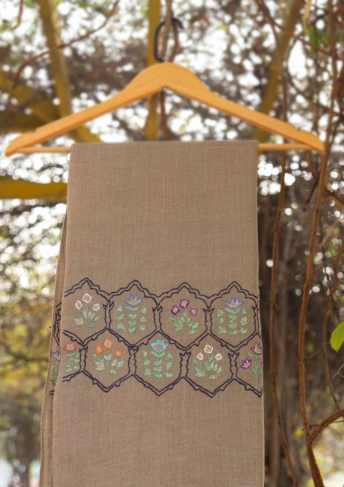 Wool Needle Work Shawl D - 38 - Mouse