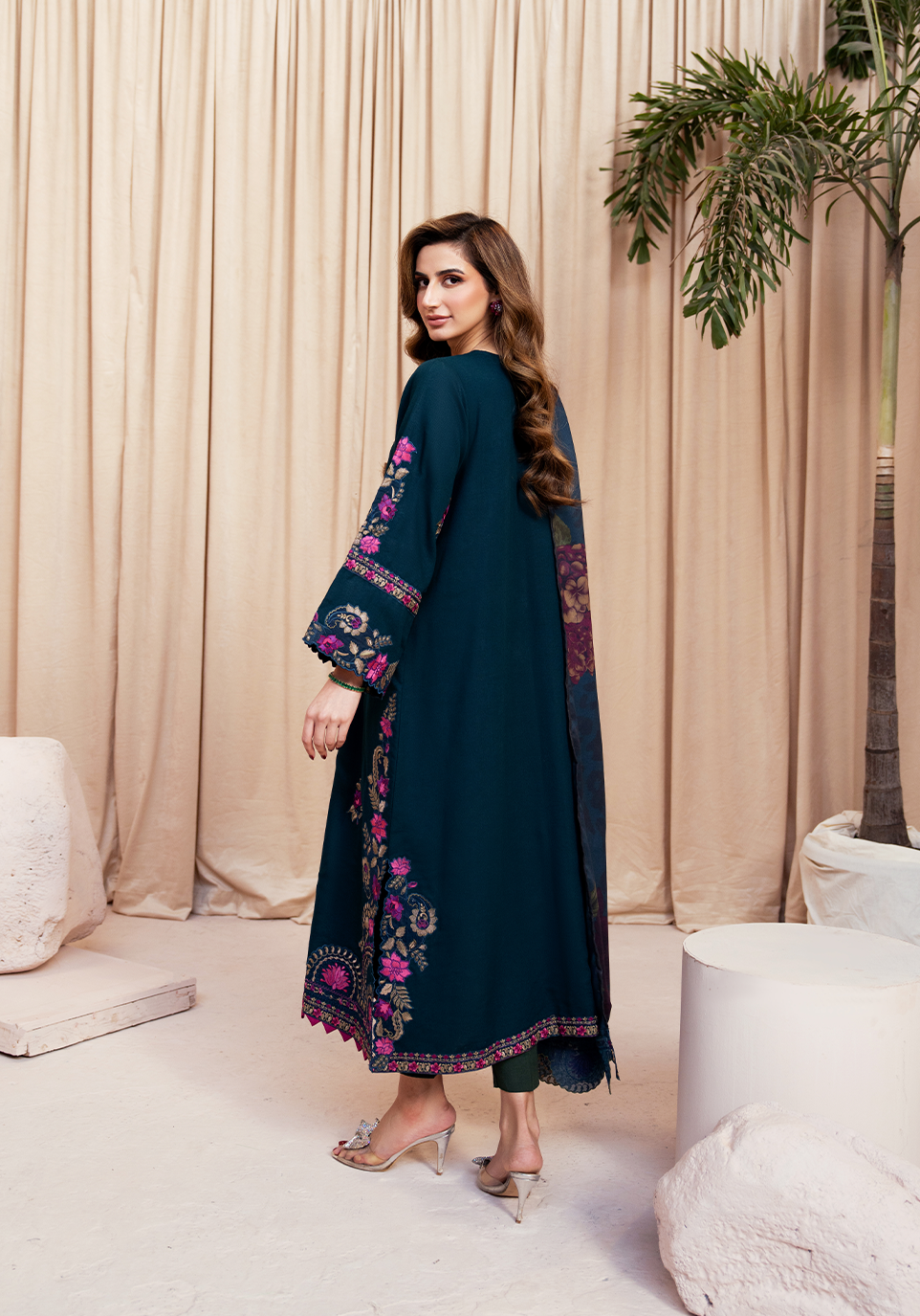 Zarqash | The Winter Luxe Pret | FLORAL NOIR