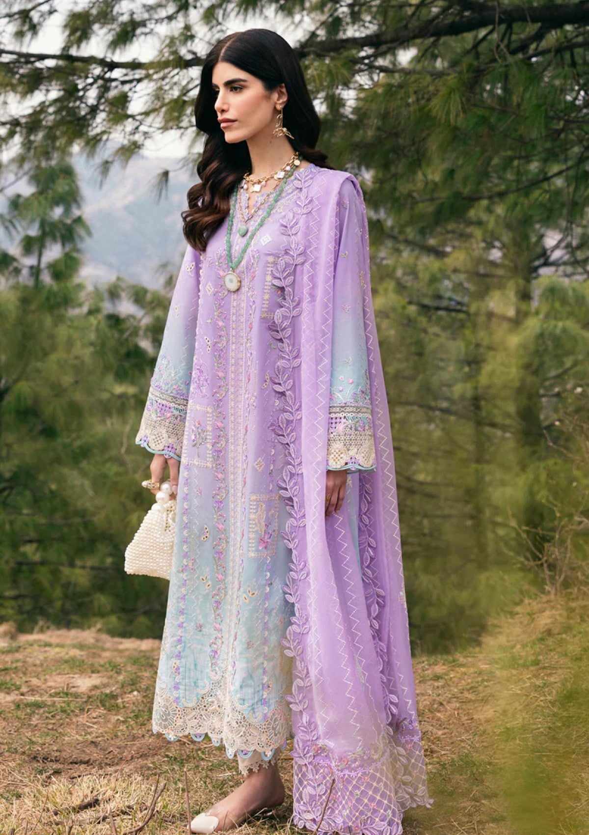 Lawn - Qalamkar - Qlinekari 25 - DC#05 - Clio