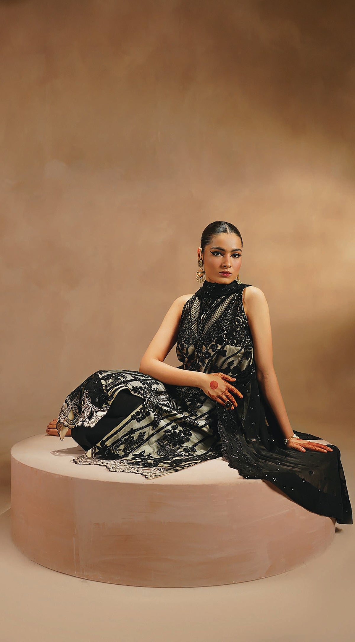 Myeesha | Nayab Formals | Siyaah