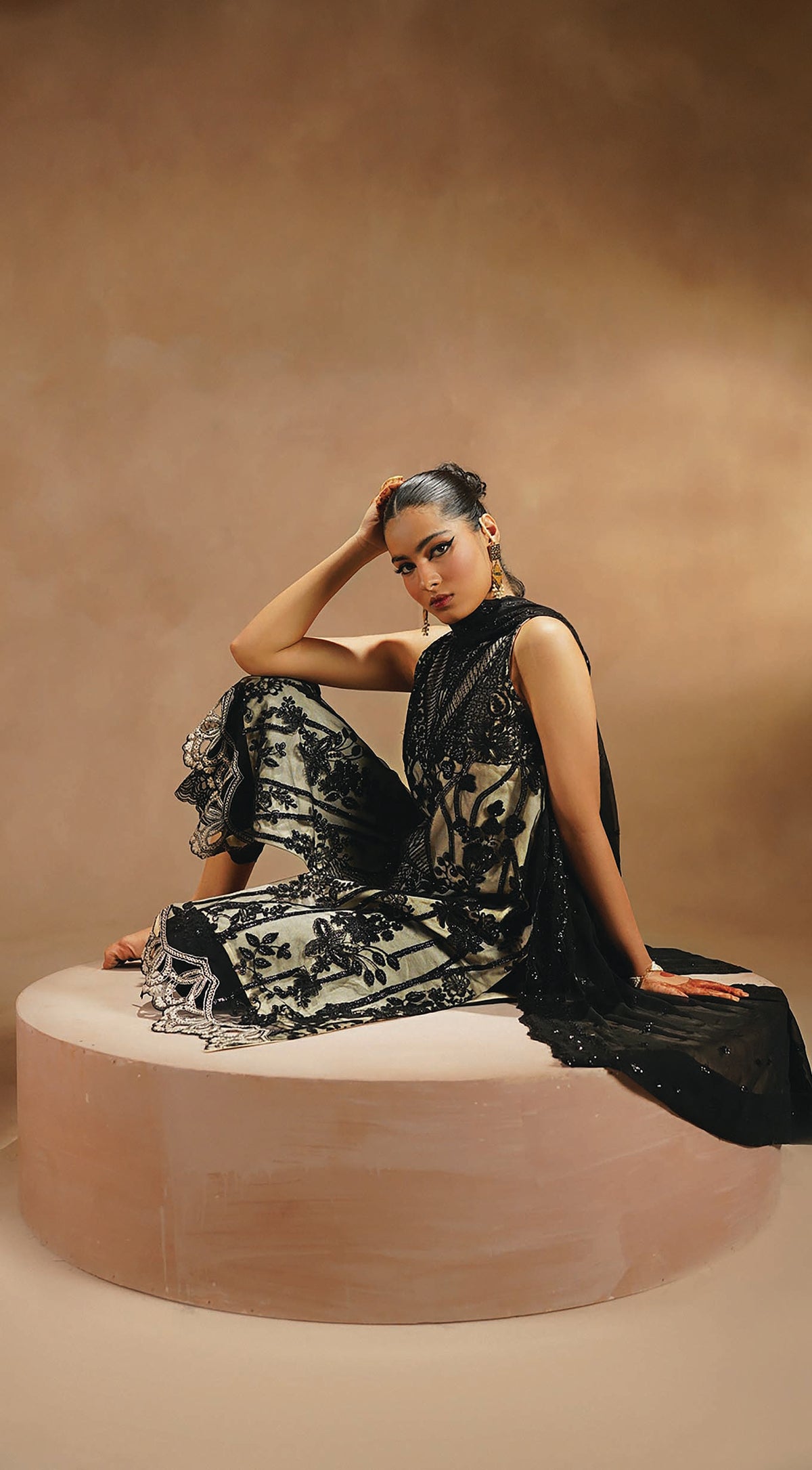 Myeesha | Nayab Formals | Siyaah