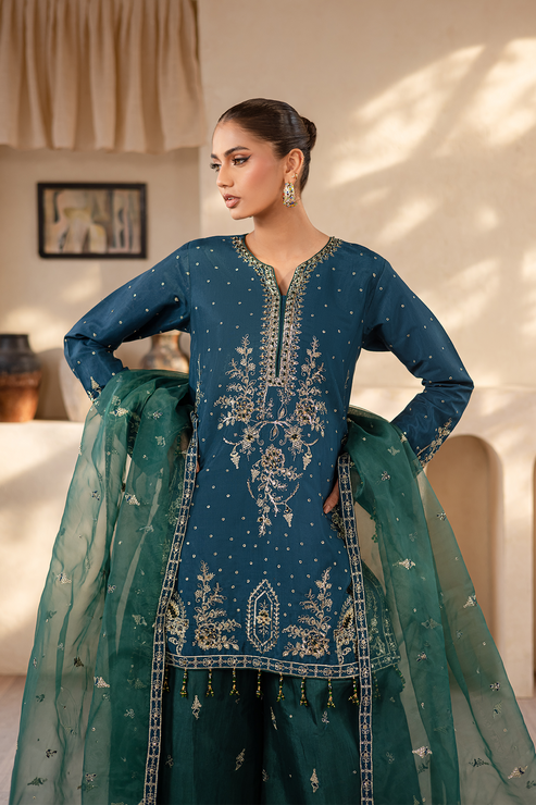 Emaan Adeel | Noore Festive Formals | LAVEEN