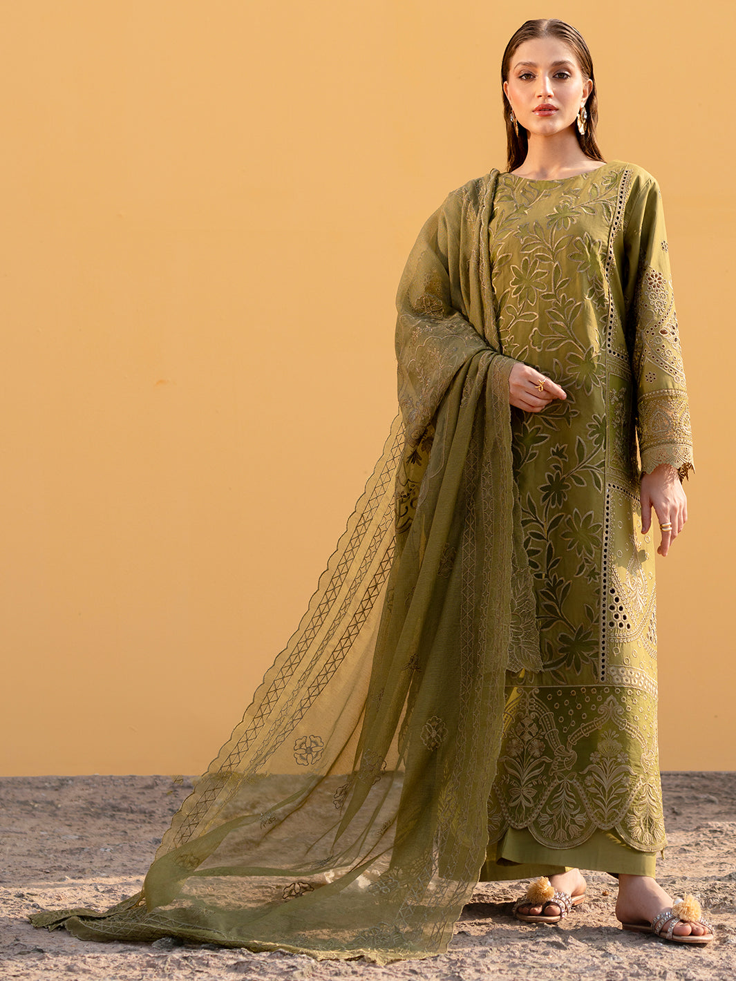 Mahnur | Sirena Luxury Lawn 25 | Adrienne