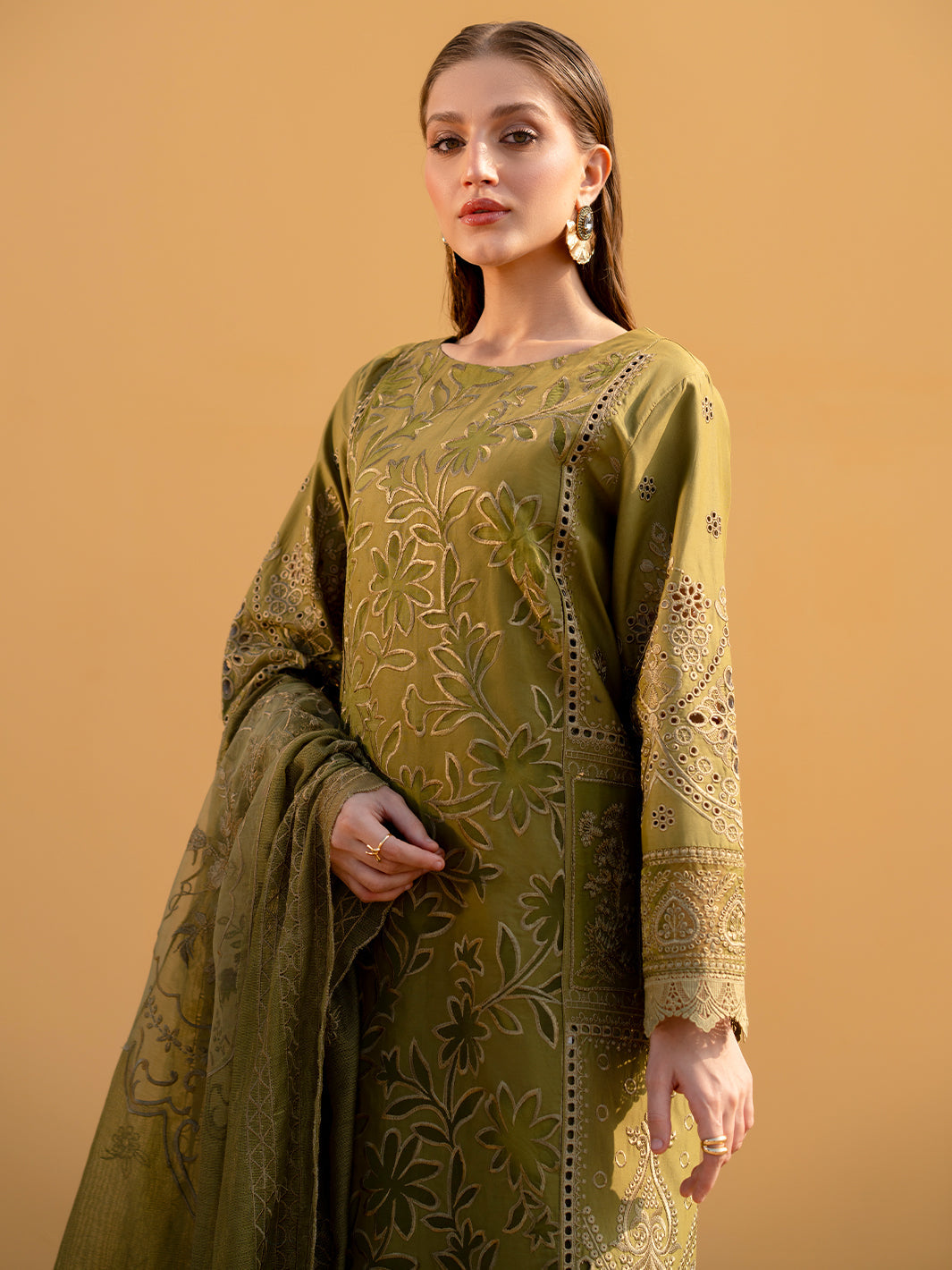 Mahnur | Sirena Luxury Lawn 25 | Adrienne