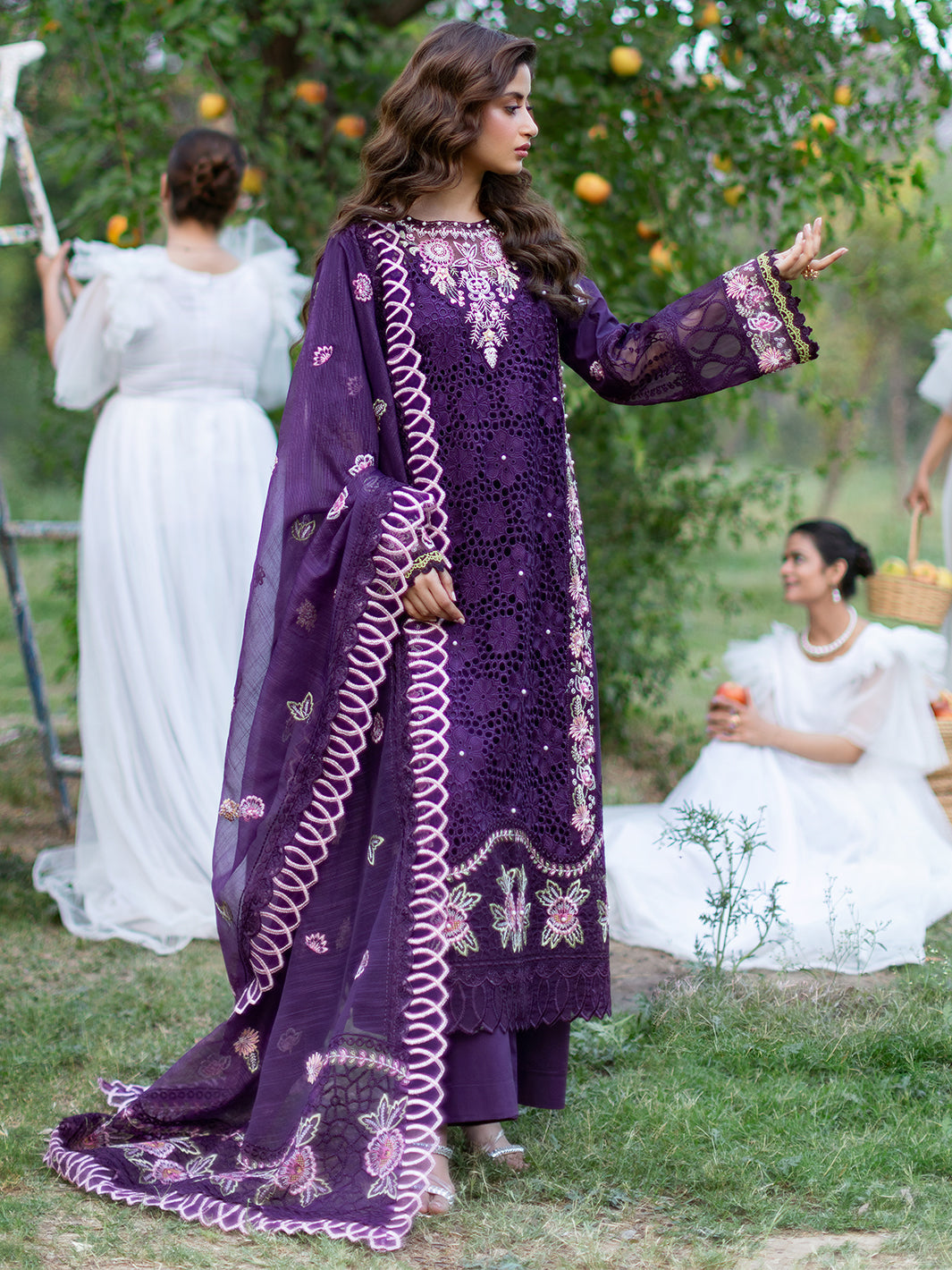 Mahnur | Sophie Luxury Lawn 25 | Ayra