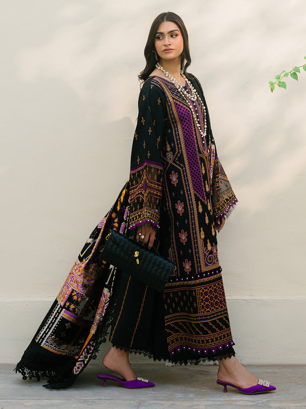 Bin Ilyas | Olivia Embroidered Winter 24 | 522 - B