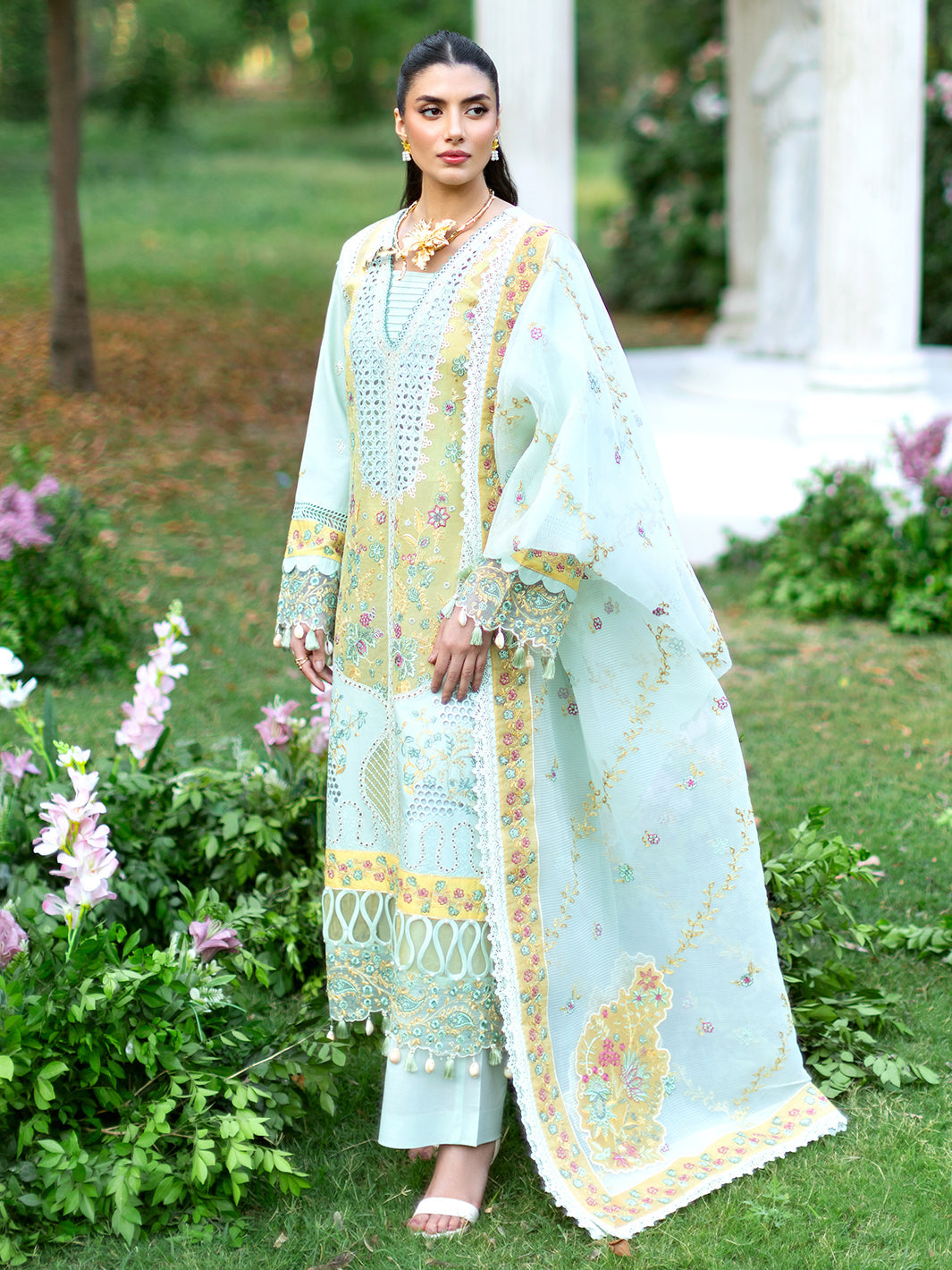 Mahnur | Sophie Luxury Lawn 25 | Calista