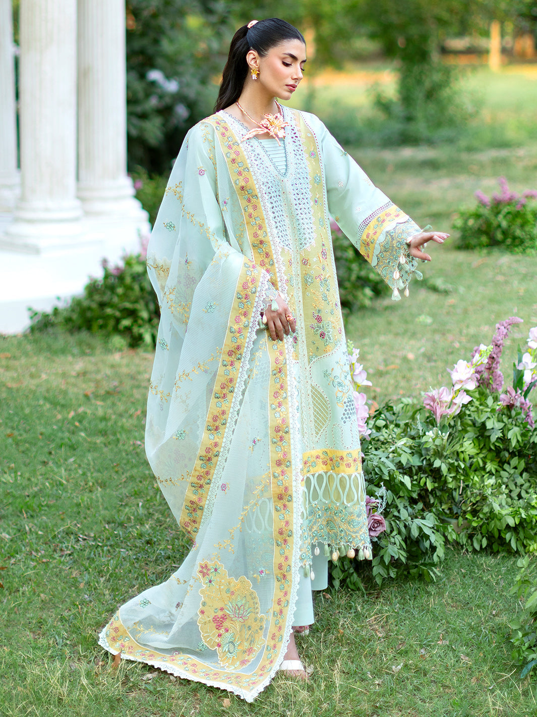 Mahnur | Sophie Luxury Lawn 25 | Calista