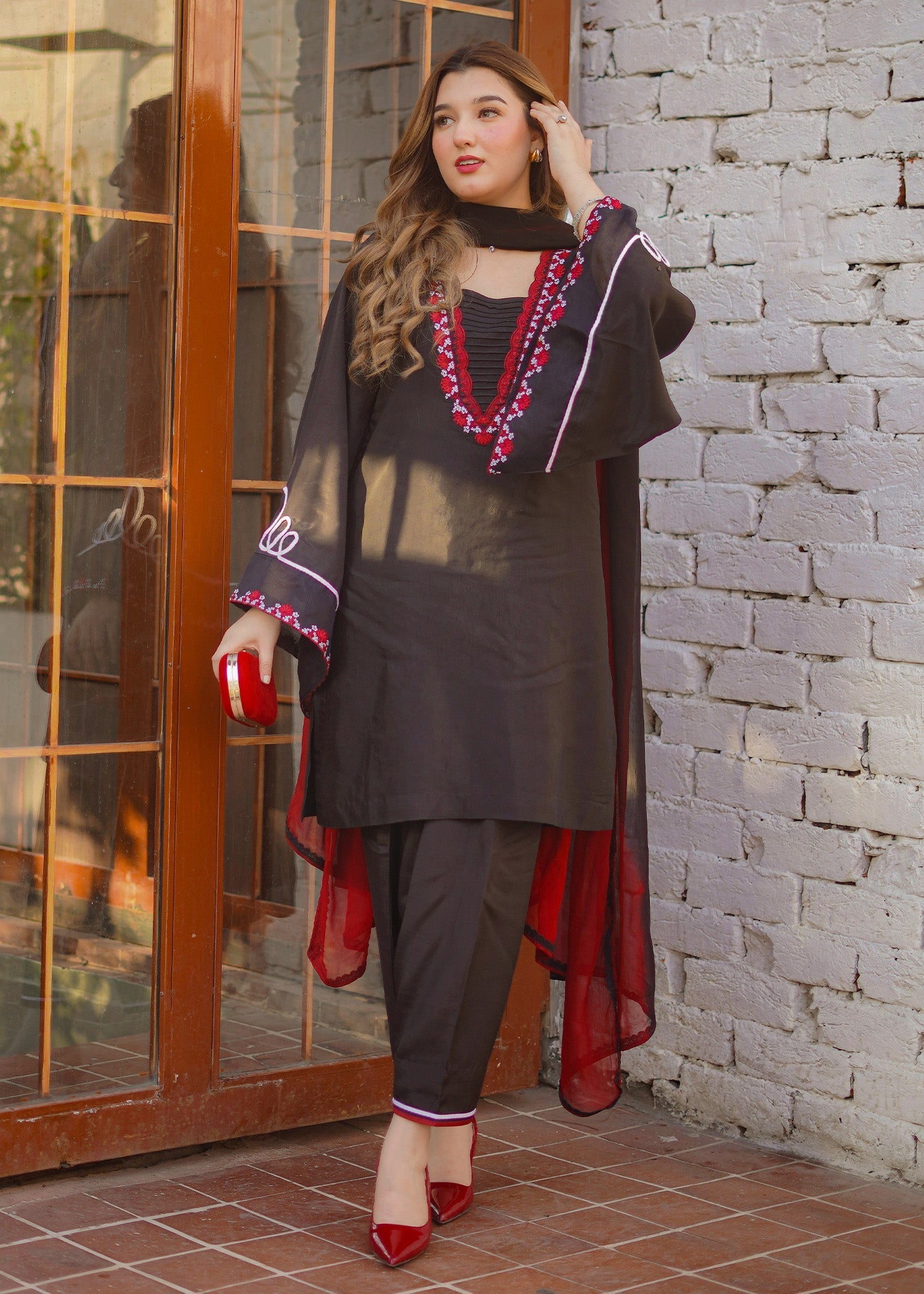 Fozia Khalid | Silk Spire | NOIR